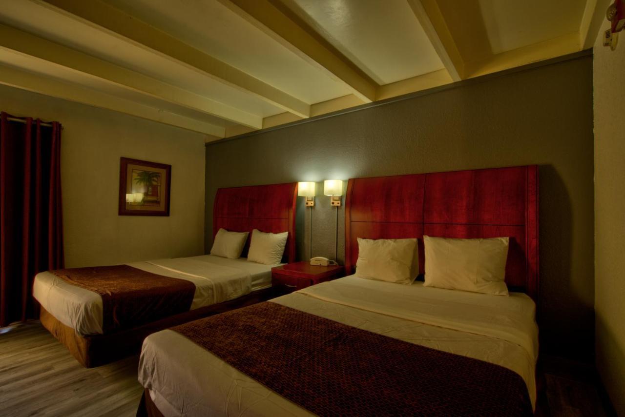 Clearwater Hotel Экстерьер фото