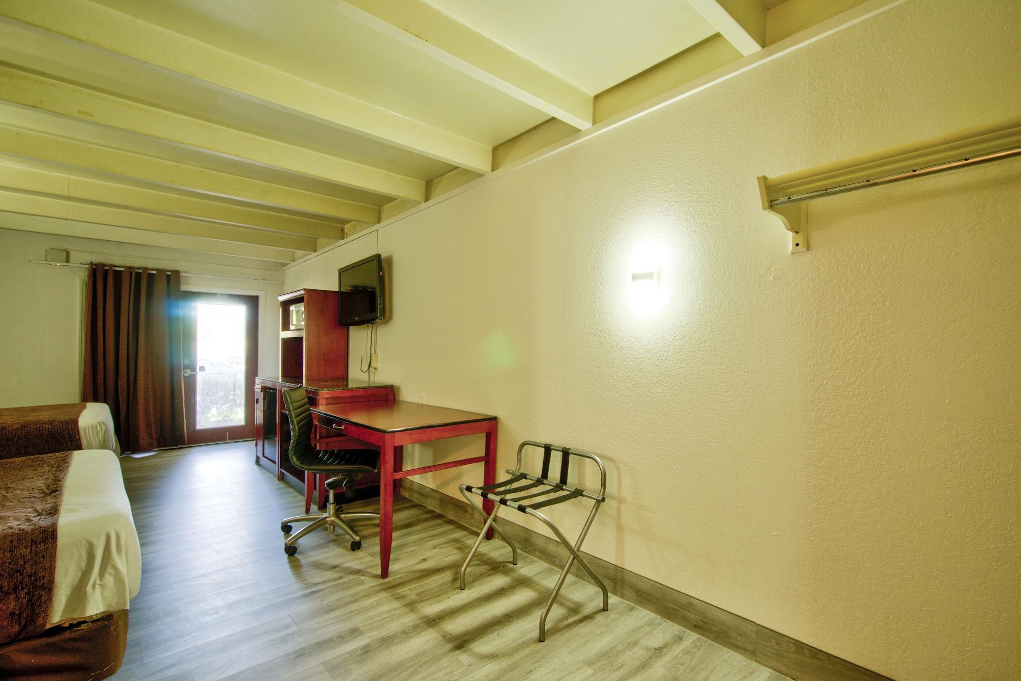 Clearwater Hotel Экстерьер фото